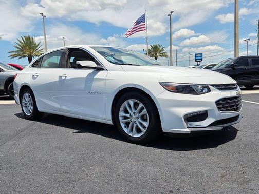 Summit White 2018 Chevrolet Malibu LT