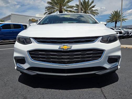 Summit White 2018 Chevrolet Malibu LT
