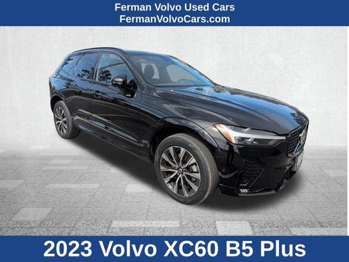 2023 Volvo XC60 B5 Plus Dark Theme