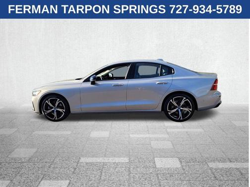 2023 Volvo S60 B5 Plus Dark Theme