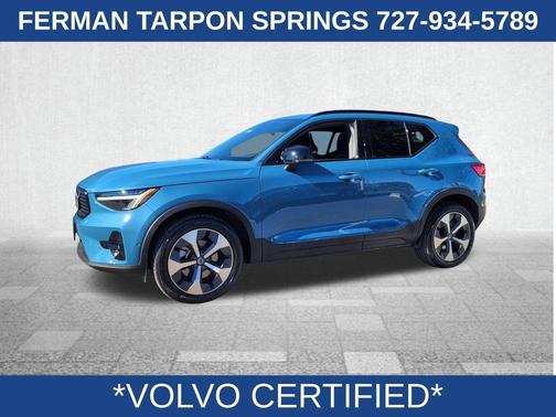 2025 Volvo XC40 B5 Plus Dark Theme