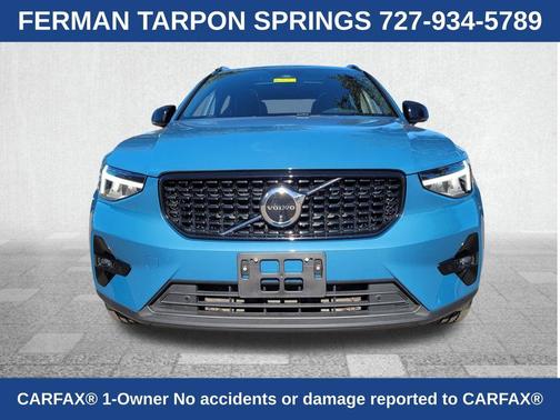 2025 Volvo XC40 B5 Plus Dark Theme