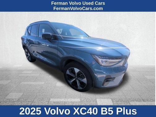 2025 Volvo XC40 B5 Plus Dark Theme