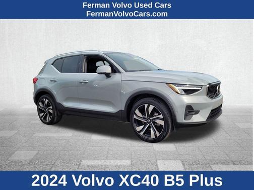 2024 Volvo XC40 B5 Plus Bright Theme