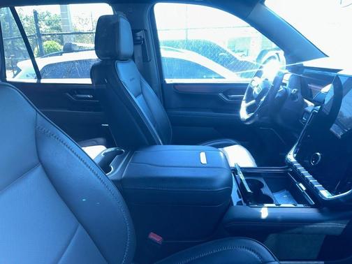 Onyx Black 2025 GMC Yukon Denali