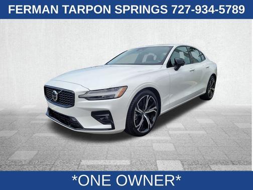 2024 Volvo S60 B5 Plus Dark Theme