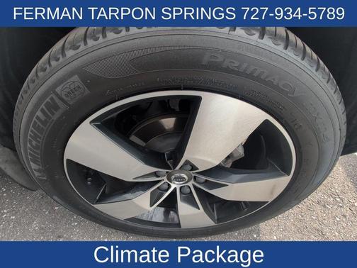 2022 Volvo XC40 T4 Momentum