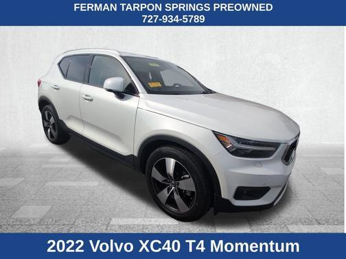 2022 Volvo XC40 T4 Momentum