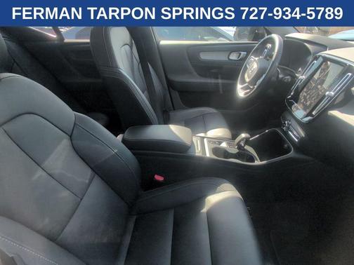 2025 Volvo XC40 B5 Core Bright Theme