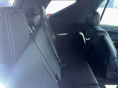 Sterling Gray Metallic 2025 Chevrolet Traverse LT