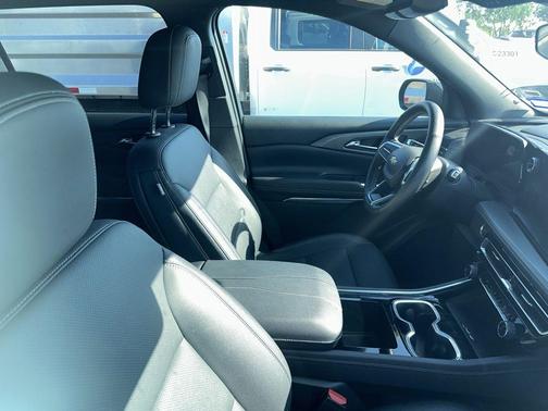 Sterling Gray Metallic 2025 Chevrolet Traverse LT
