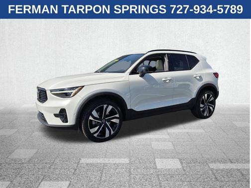 Crystal White 2024 Volvo XC40 B5 Plus Dark Theme
