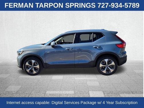 2023 Volvo XC40 B5 Plus Bright Theme