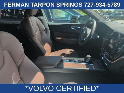 2022 Volvo XC60 B5 Momentum