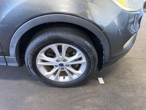 Magnetic 2017 Ford Escape SE