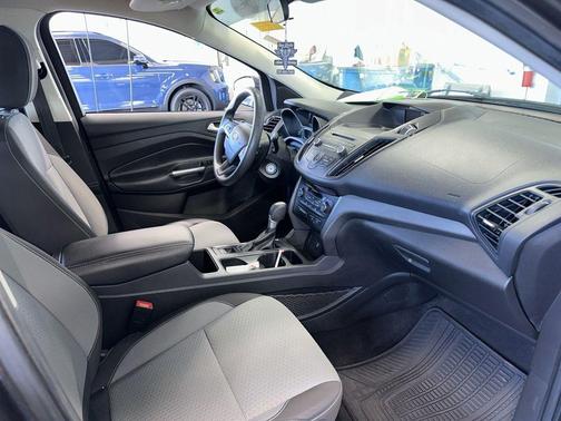 Magnetic 2017 Ford Escape SE