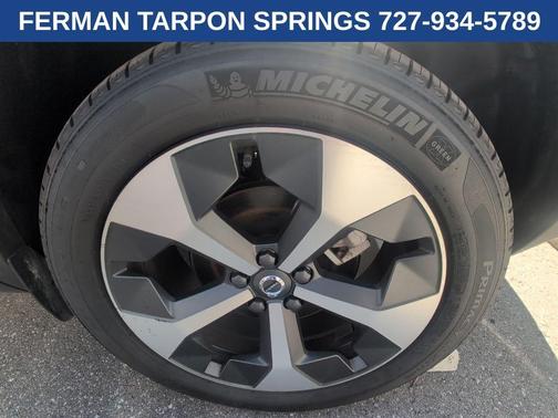 2025 Volvo XC40 B5 Plus Bright Theme