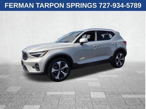 2025 Volvo XC40 B5 Plus Bright Theme