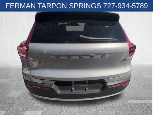 2025 Volvo XC40 B5 Plus Bright Theme