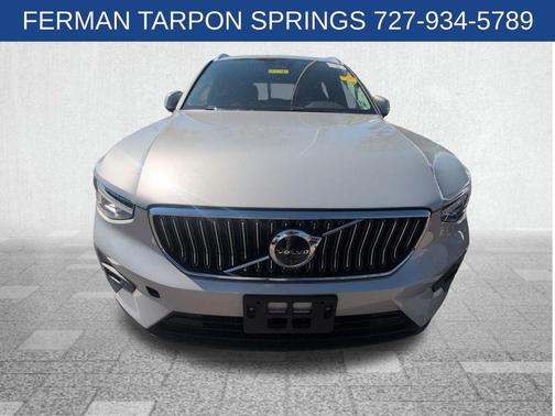 2025 Volvo XC40 B5 Plus Bright Theme