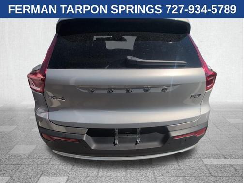 2025 Volvo XC40 B5 Plus Bright Theme