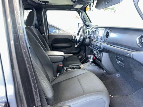 Granite Crystal Clearcoat Metallic 2021 Jeep Gladiator Sport
