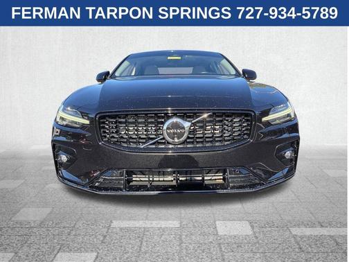 Onyx Black Metallic 2024 Volvo S60 B5 Plus Dark Theme