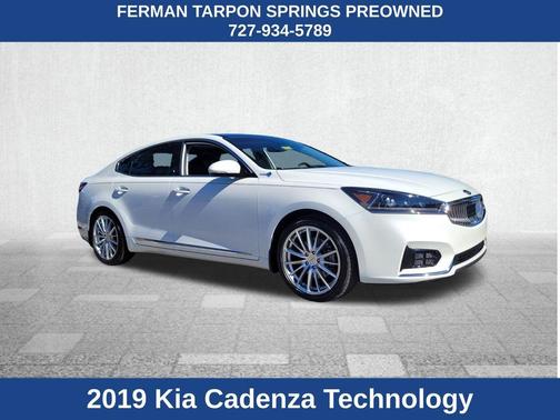 2019 Kia Cadenza Technology
