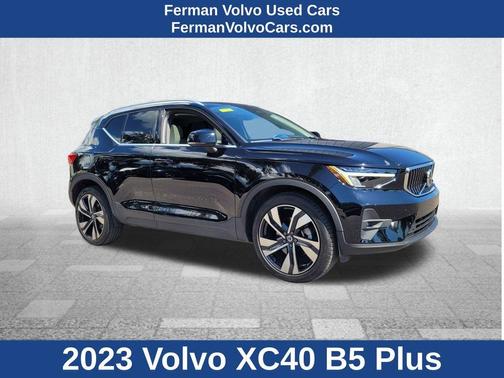 2023 Volvo XC40 B5 Plus Bright Theme
