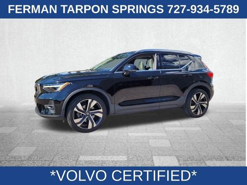 2023 Volvo XC40 B5 Plus Bright Theme