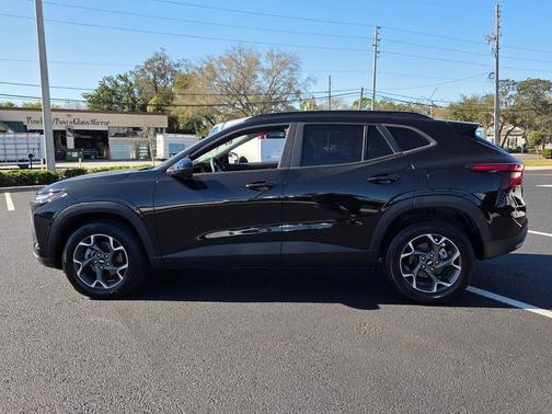 Mosaic Black Metallic 2024 Chevrolet Trax LT
