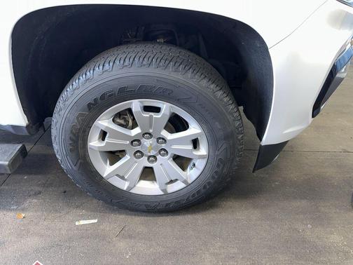 Summit White 2021 Chevrolet Colorado LT