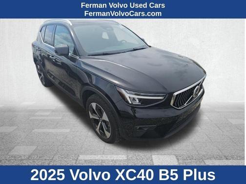 2025 Volvo XC40 B5 Plus Bright Theme