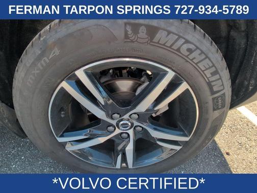 2025 Volvo XC40 B5 Core Bright Theme