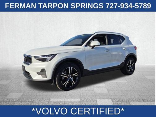 2025 Volvo XC40 B5 Core Bright Theme