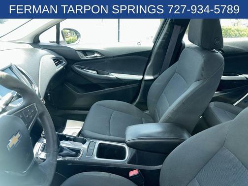 Summit White 2017 Chevrolet Cruze LT