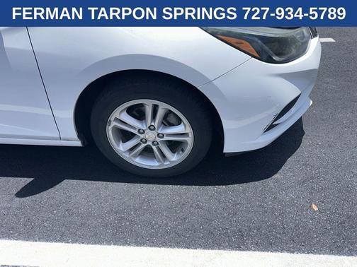 Summit White 2017 Chevrolet Cruze LT