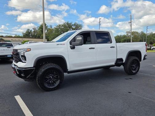 Summit White 2025 Chevrolet Silverado 2500 ZR2