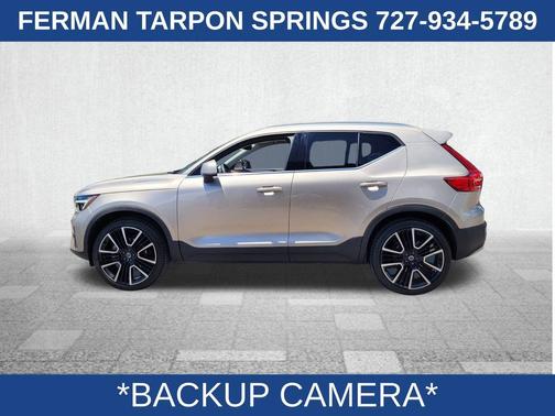 2024 Volvo XC40 B5 Ultimate Bright Theme