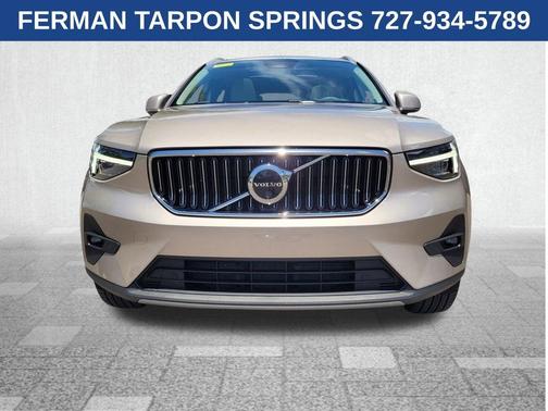2024 Volvo XC40 B5 Ultimate Bright Theme
