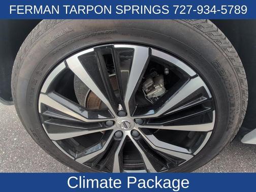 2023 Volvo XC60 B5 Plus Dark Theme