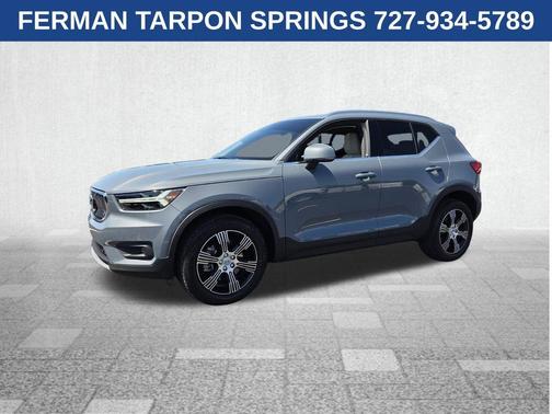 Gray Metallic 2022 Volvo XC40 T4 Inscription