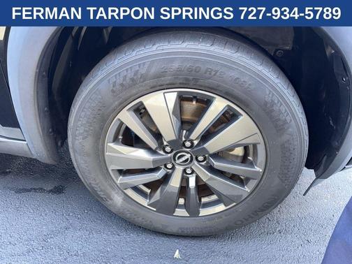 2022 Nissan Pathfinder SV