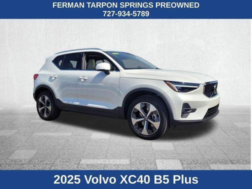 2025 Volvo XC40 B5 Plus Bright Theme