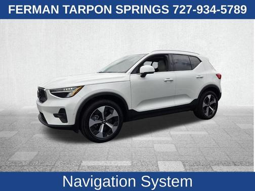Crystal White 2024 Volvo XC40 B5 Plus Bright Theme