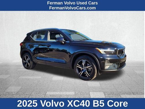 2025 Volvo XC40 B5 Core Bright Theme