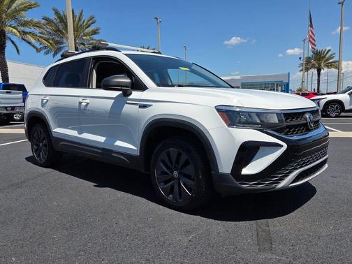 Pure White 2022 Volkswagen Taos 1.5T S