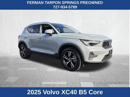 2025 Volvo XC40 B5 Core Bright Theme