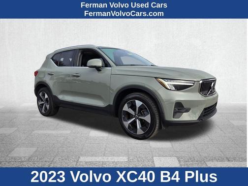 2023 Volvo XC40 B4 Plus Bright Theme