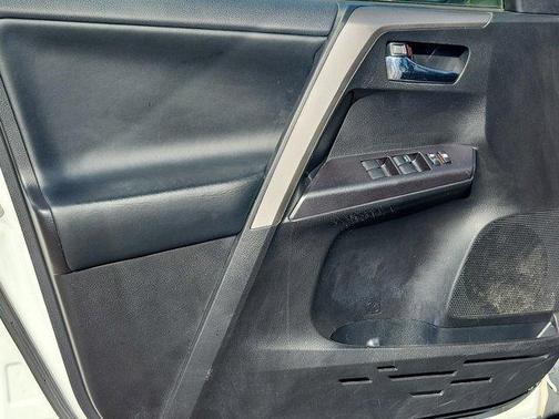 2018 Toyota RAV4 Hybrid XLE